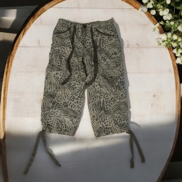 London Jean Cotton Cargo Style Capris 2 - Picture 16 of 16